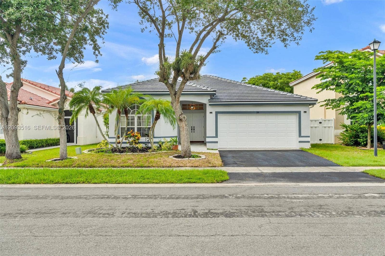 16 Gables Boulevard, Weston, FL 33326 Photo 2