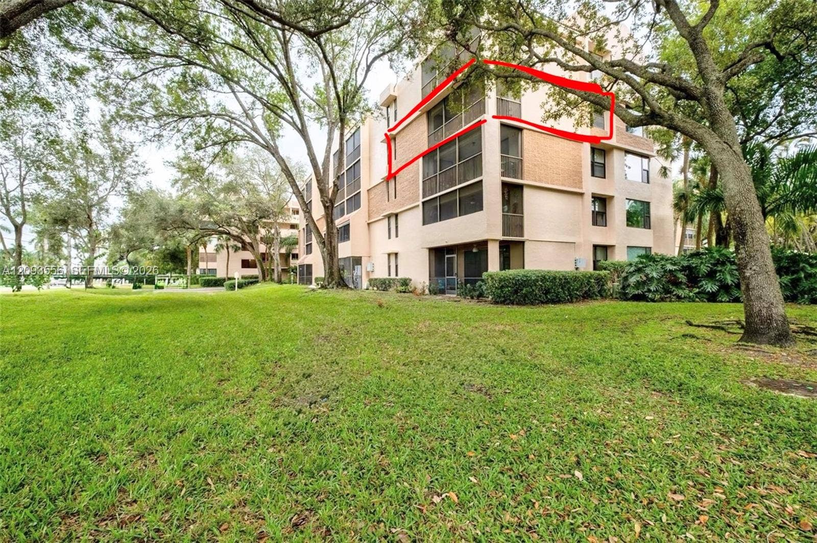 6800 Cypress Road, #401, Plantation, Plantation, FL 33317 Large corner 2/2 on the 4th floor in Royal Palm