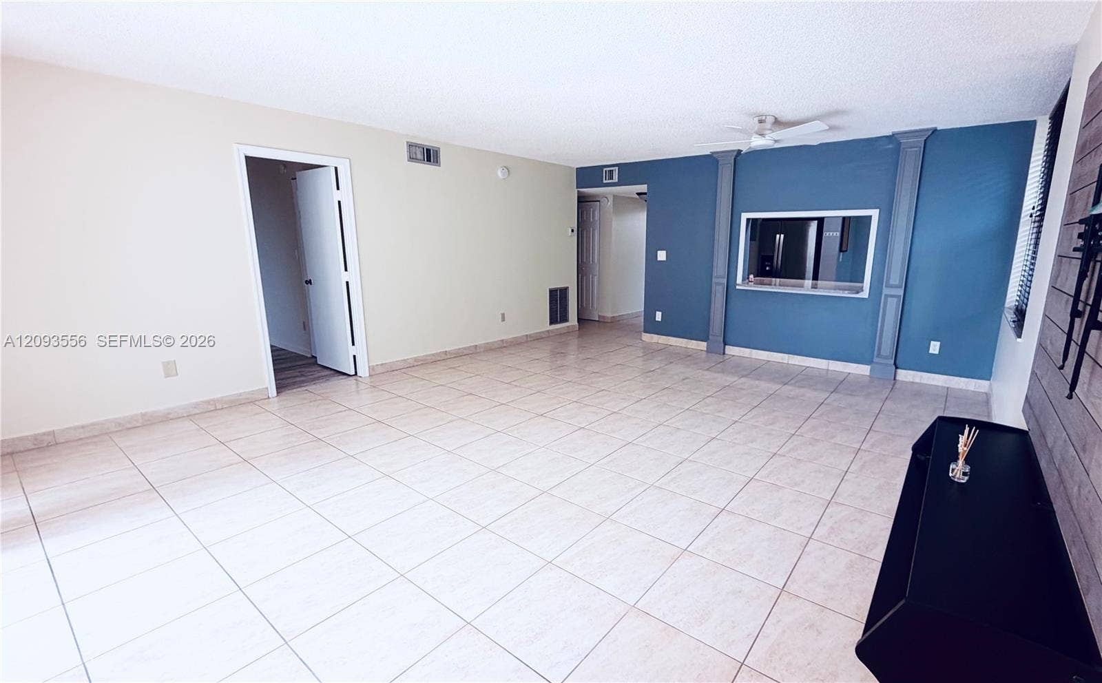 6800 Cypress Road, #401, Plantation, Plantation, FL 33317 Bright open living/dining great room