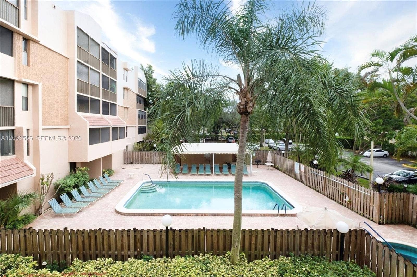 6800 Cypress Road, #401, Plantation, Plantation, FL 33317 Pool, hot tub, BBQ amenities