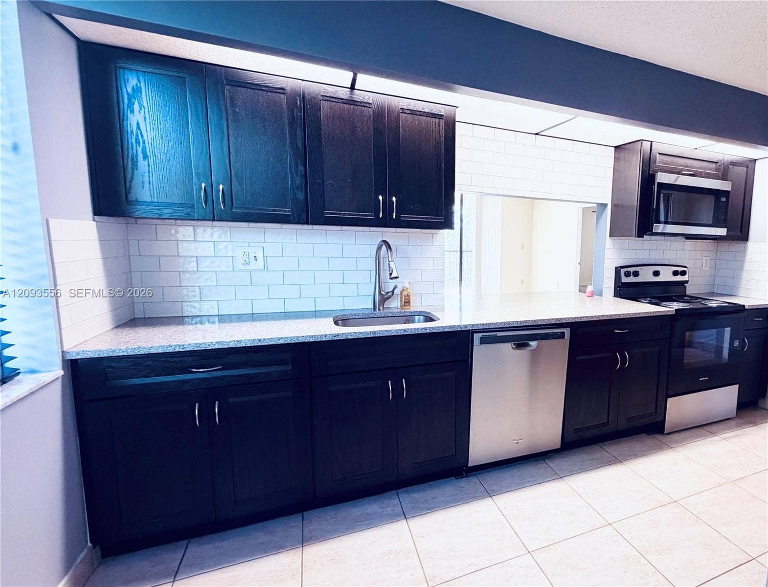 6800 Cypress Road, #401, Plantation, Plantation, FL 33317 Spacious kitchen with seating area