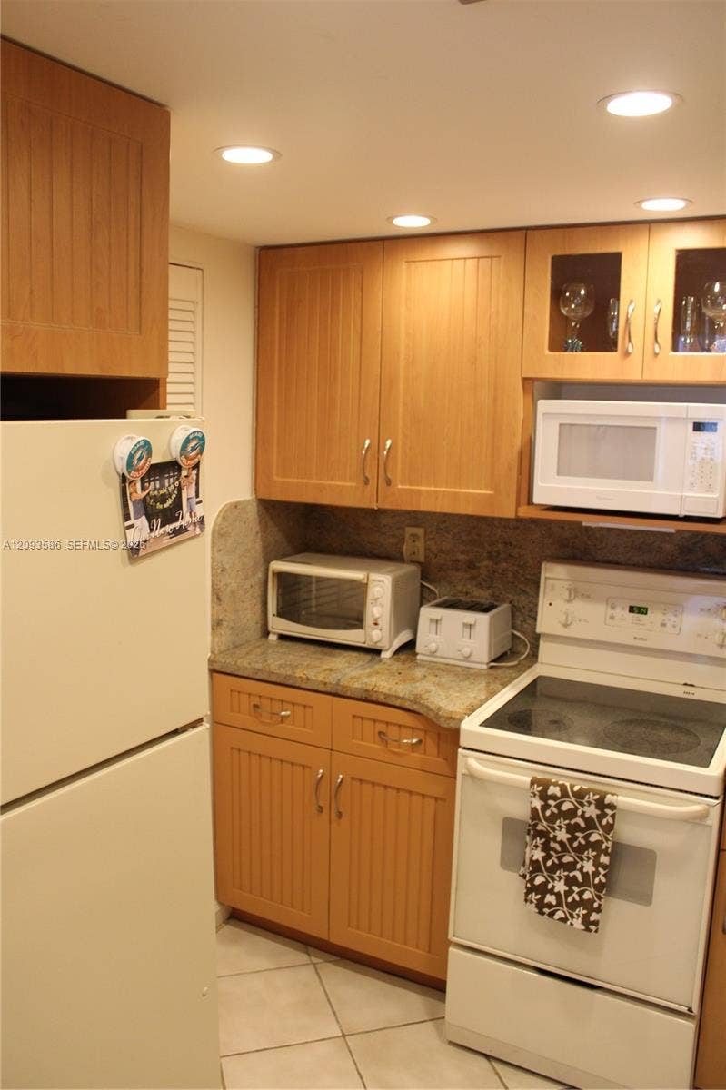 2457 Collins Avenue, #1502, Miami Beach, FL 33140 Photo 15