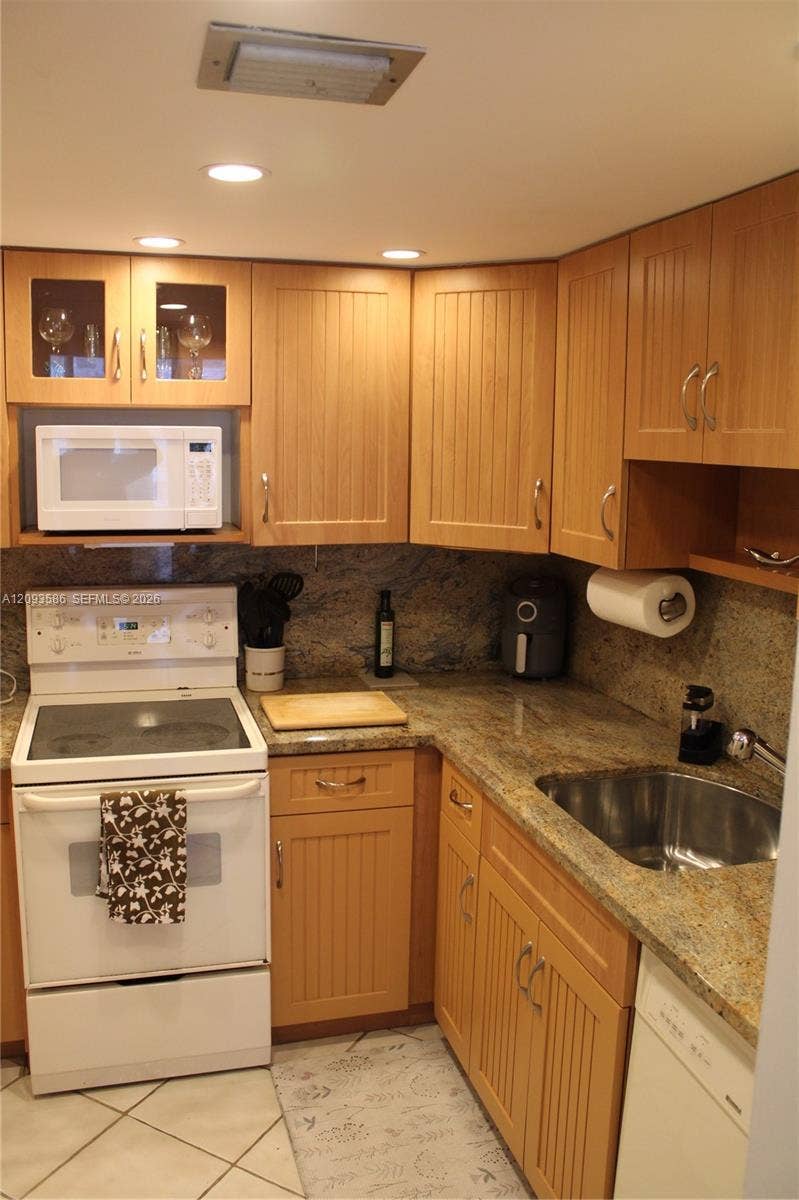 2457 Collins Avenue, #1502, Miami Beach, FL 33140 Photo 14