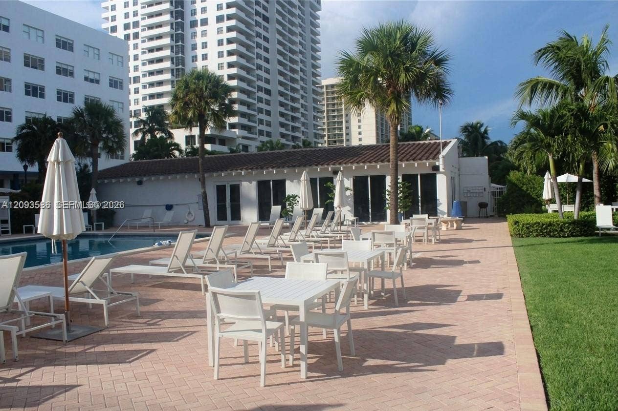 2457 Collins Avenue, #1502, Miami Beach, FL 33140 Photo 8