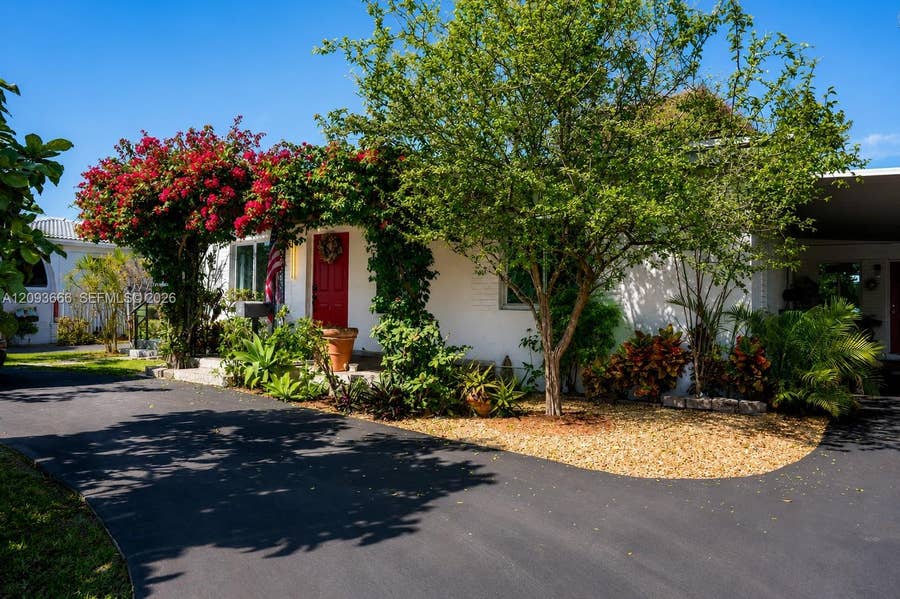 Property photo for 861 W 32nd Street, Hialeah, FL