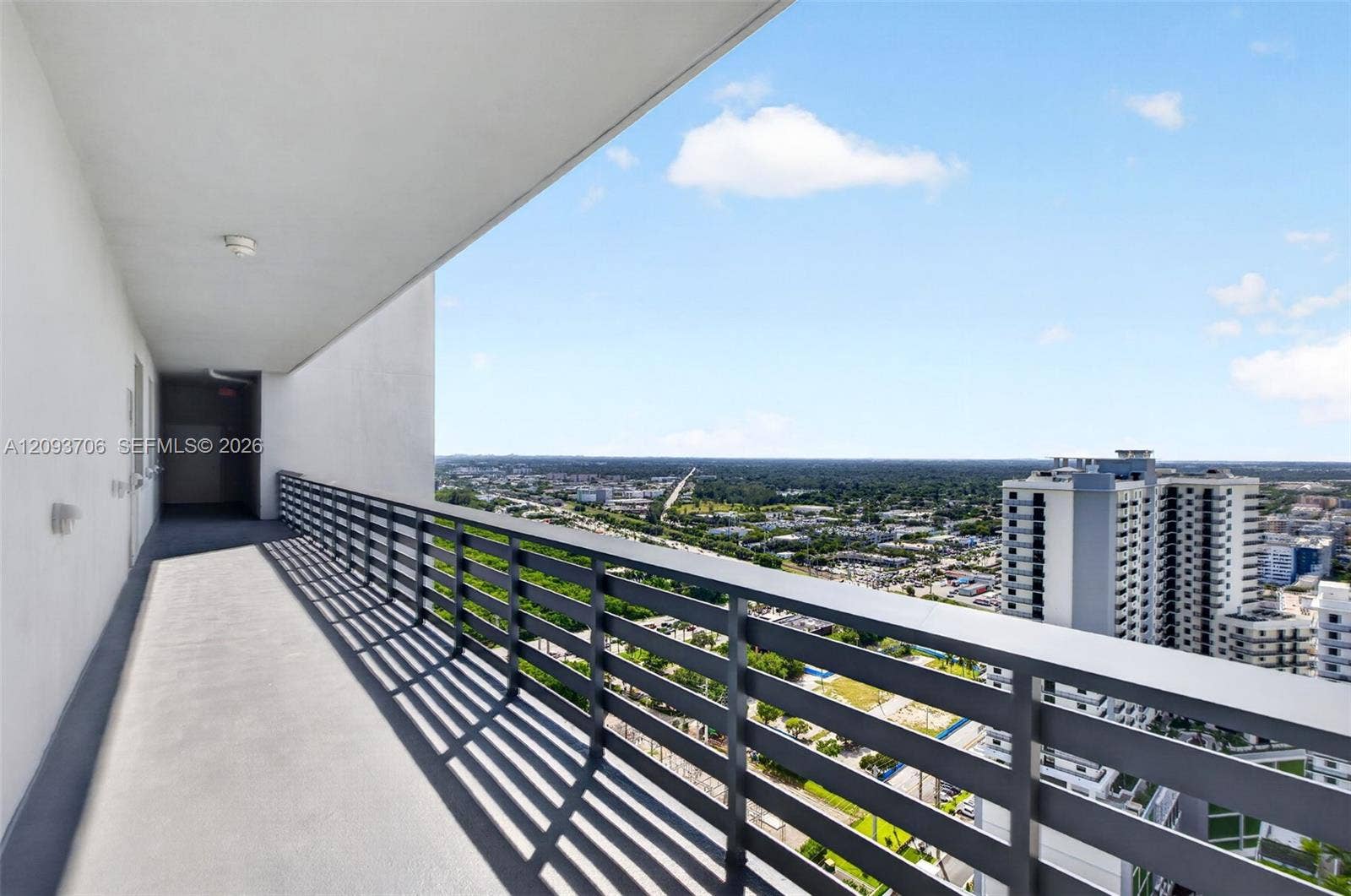 16385 Biscayne Boulevard, #LPH17, North Miami Beach, FL 33160 Service entrance