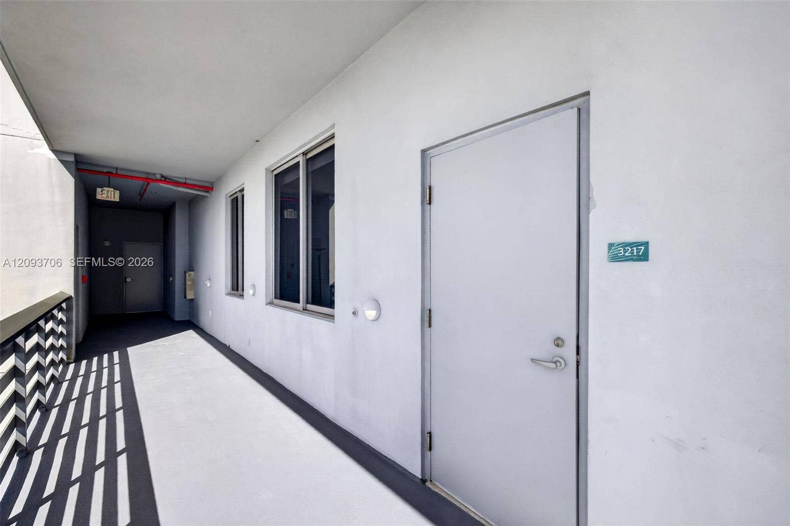 16385 Biscayne Boulevard, #LPH17, North Miami Beach, FL 33160 Service entrance