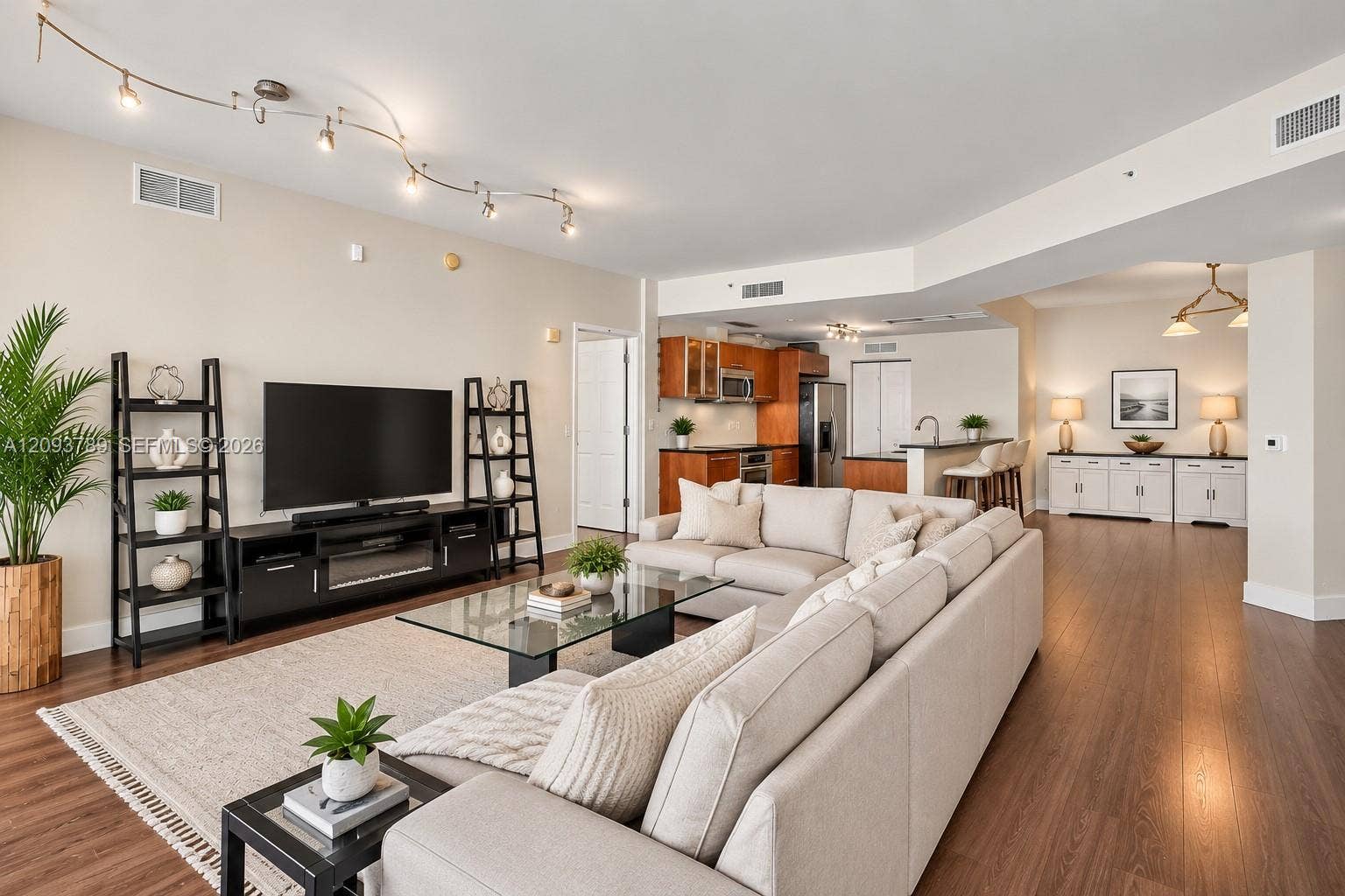 Aventura, FL 33180 Photo 6