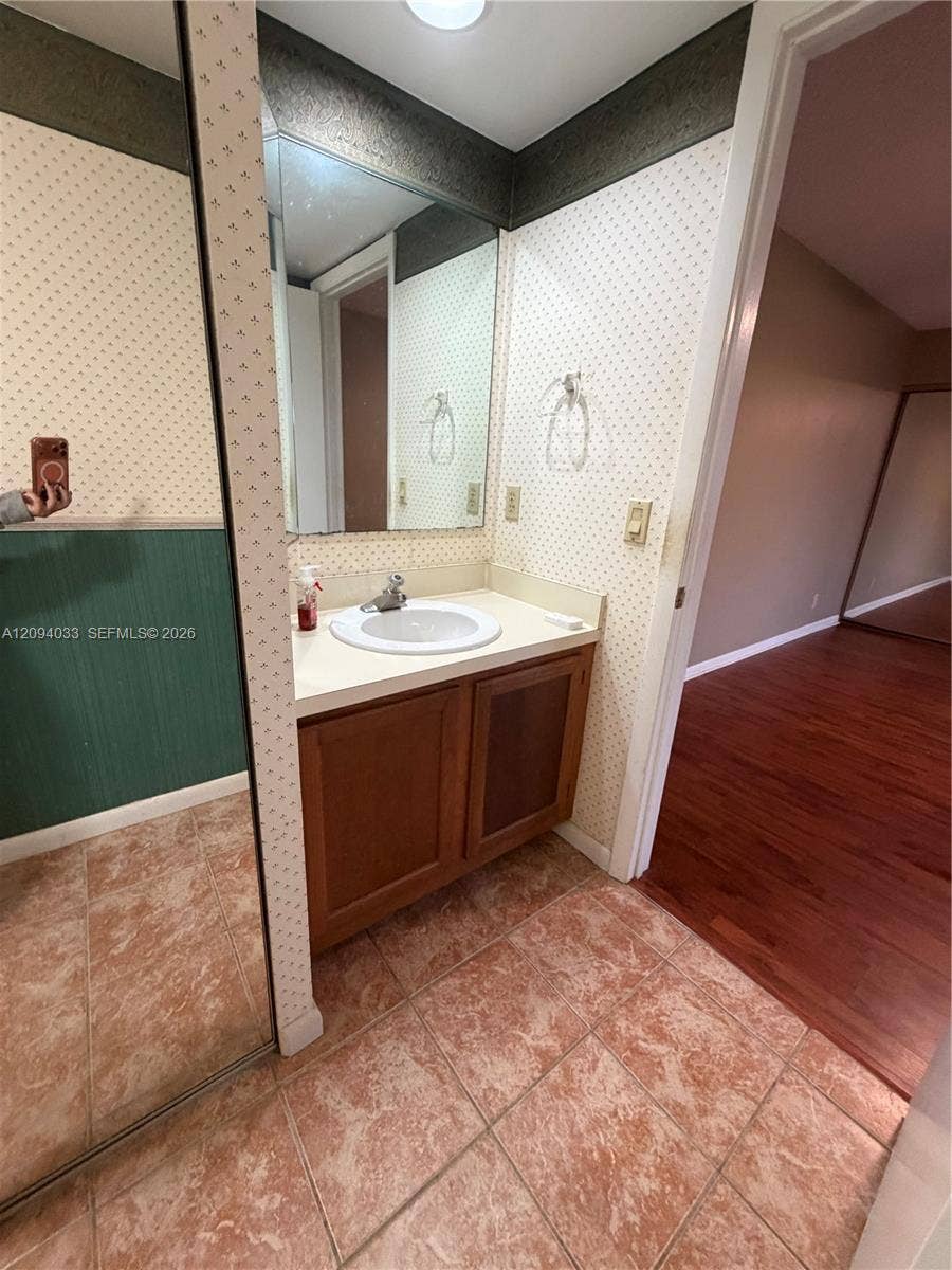 2564 Lakeview Court, Cooper City, FL 33026 2
