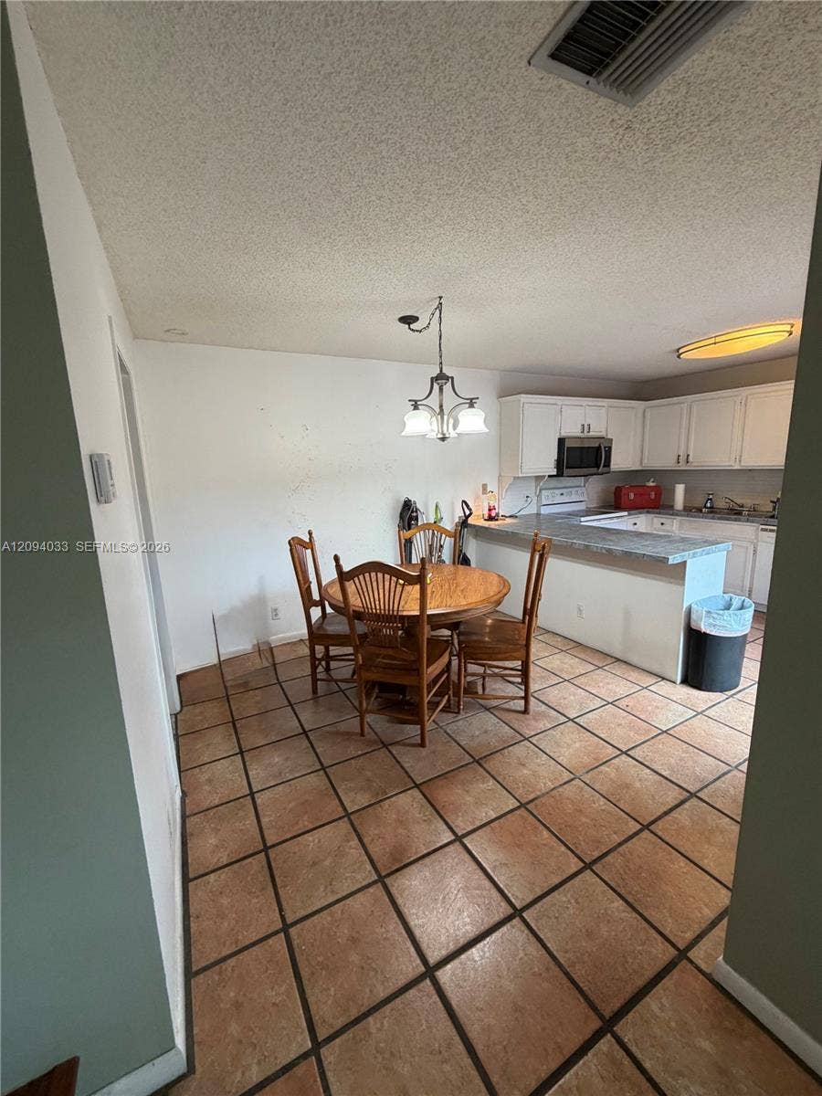 2564 Lakeview Court, Cooper City, FL 33026 Photo 4