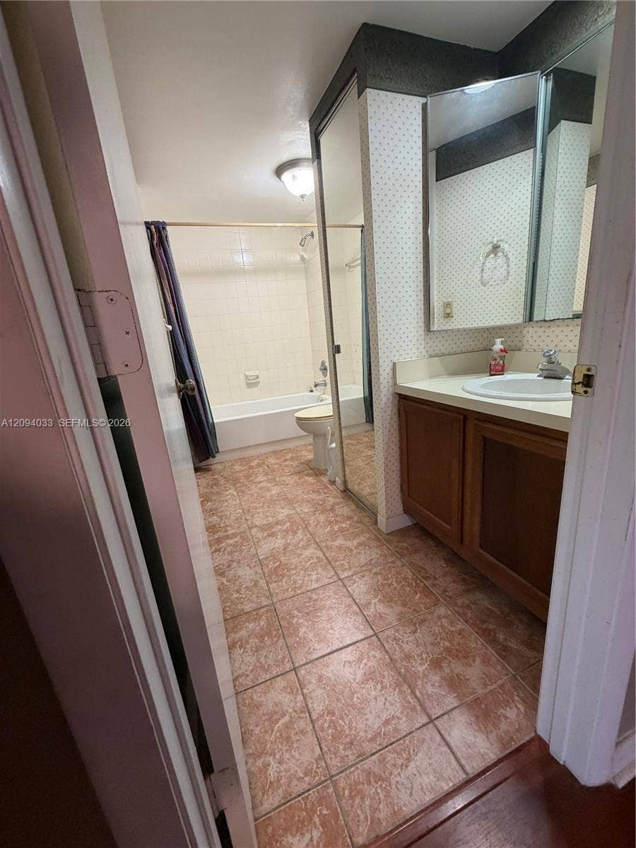 2564 Lakeview Court, Cooper City, FL 33026 2