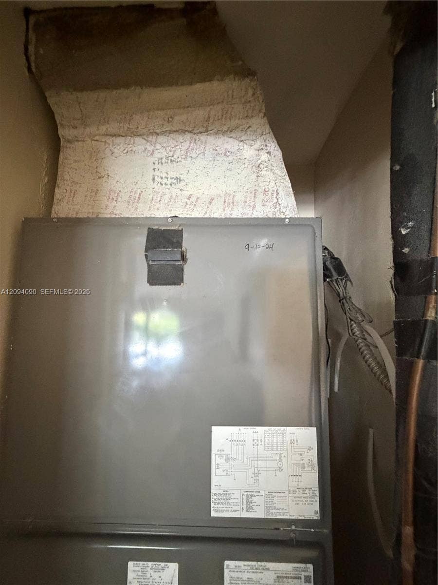 2215 NE 204th Street, Miami, FL 33180 New air rheem conditioning