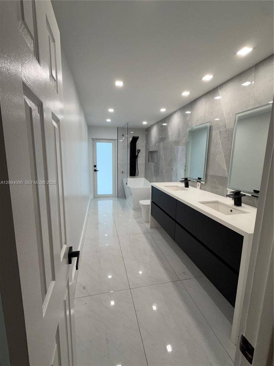 2215 NE 204th Street, Miami, FL 33180 Photo 52