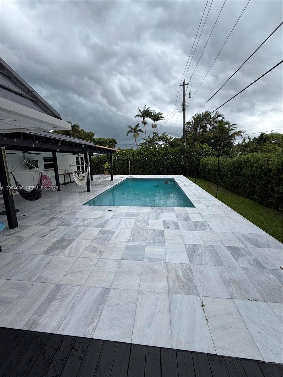 2215 NE 204th Street, Miami, FL 33180 New pool