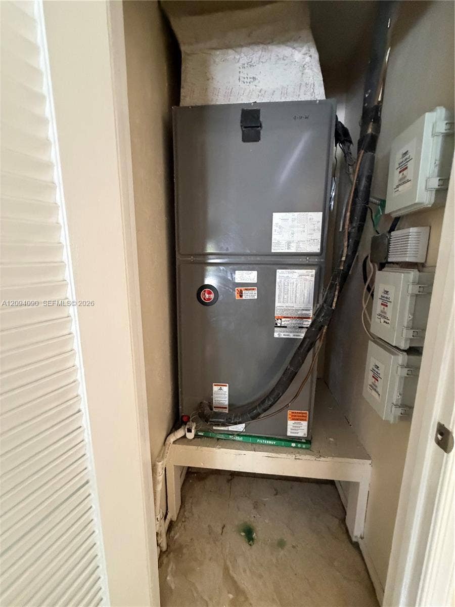 2215 NE 204th Street, Miami, FL 33180 New air rheem conditioning