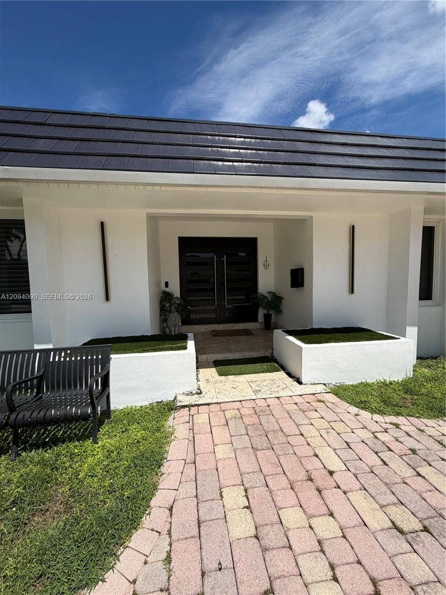 2215 NE 204th Street, Miami, FL 33180 Photo 5