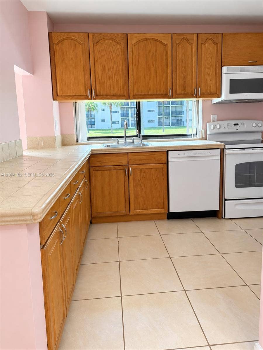 17011 N Bay Road, #117, Sunny Isles Beach, Sunny Isles Beach, FL 33160 Photo 2