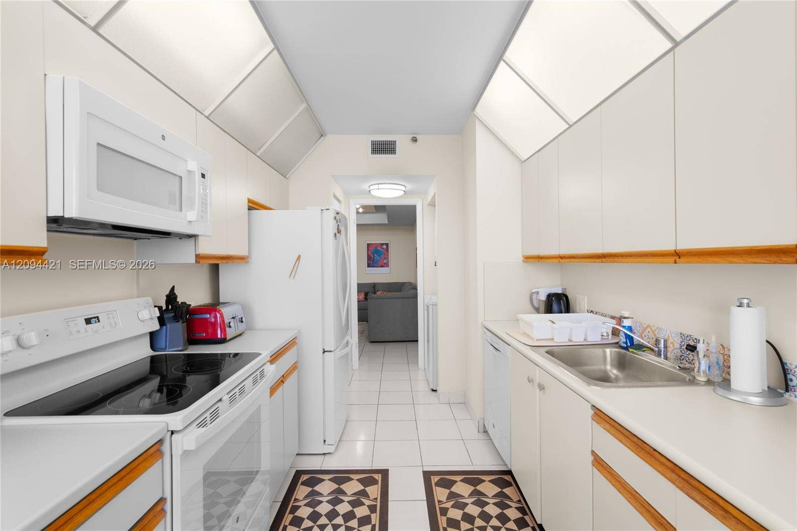 20281 E Country Club Drive, #403, Aventura, FL 33180 Actual apartment