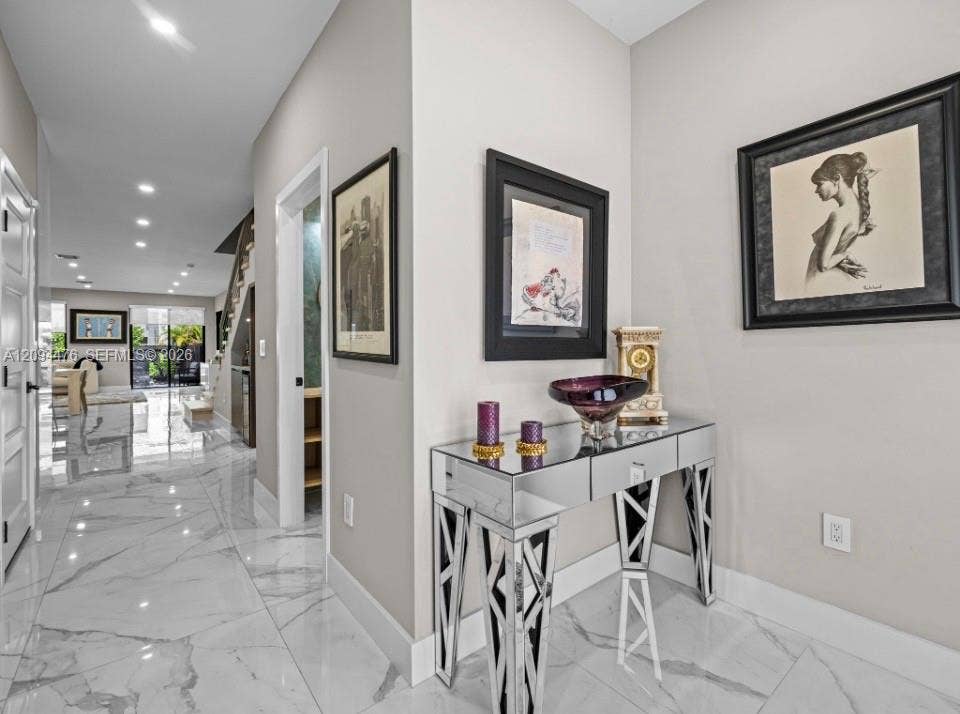 307 SW 10th Street, Fort Lauderdale, FL 33315 Photo 3