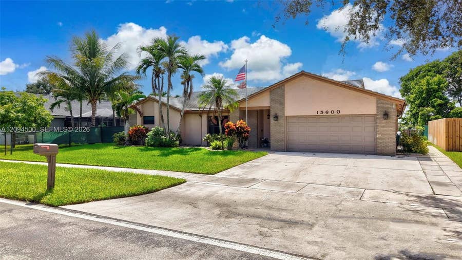 Property photo for 15600 Huntridge Road, Davie, FL