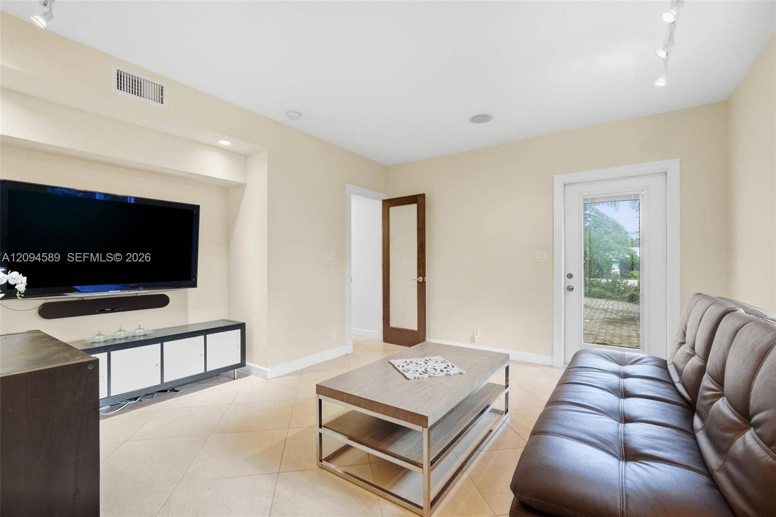 521 N Victoria Park Road, Fort Lauderdale, FL 33301 Photo 6