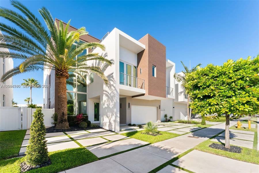 Property photo for 10561 NW 67th Terrace, Doral, FL