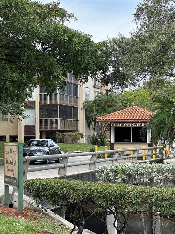 Property photo for 6201 N Falls Cir Drive, #209, Lauderhill, FL
