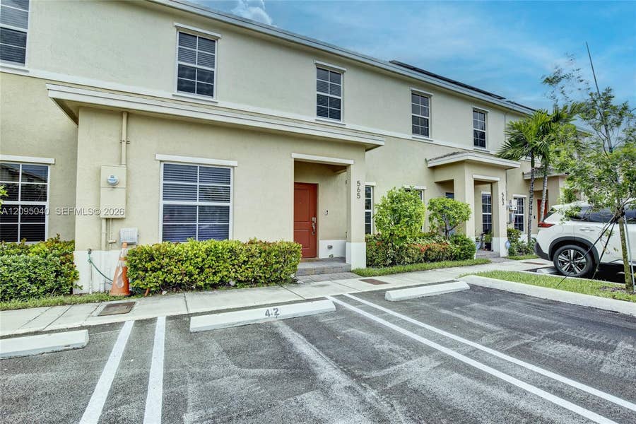 Property photo for 565 NE 5th Place, Florida City, FL