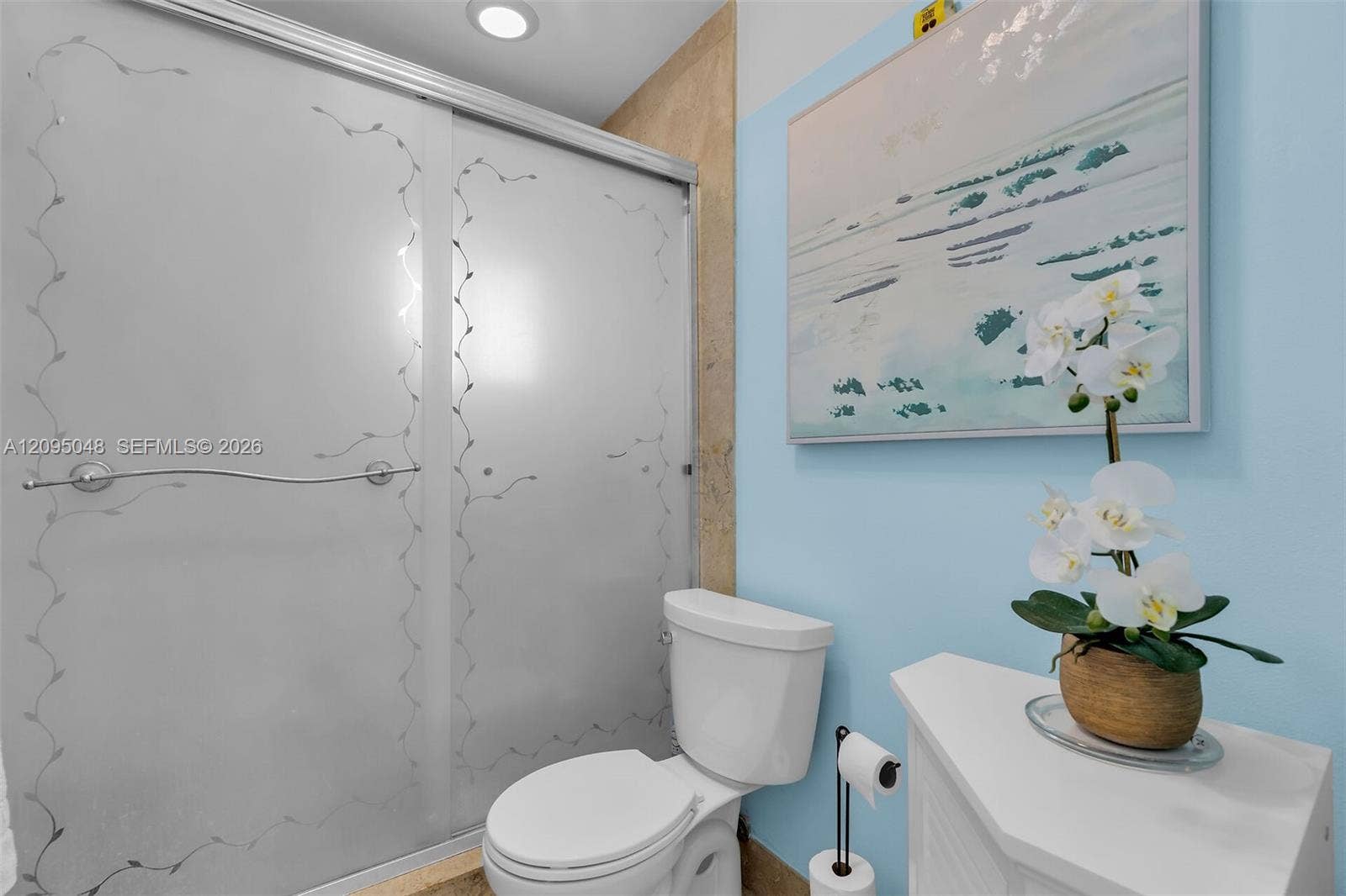 88 Marina Avenue, Key Largo, FL 33037 Main Bathroom Up