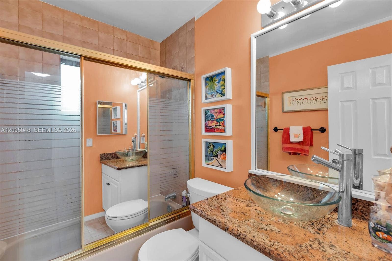 88 Marina Avenue, Key Largo, FL 33037 Second Bath Up