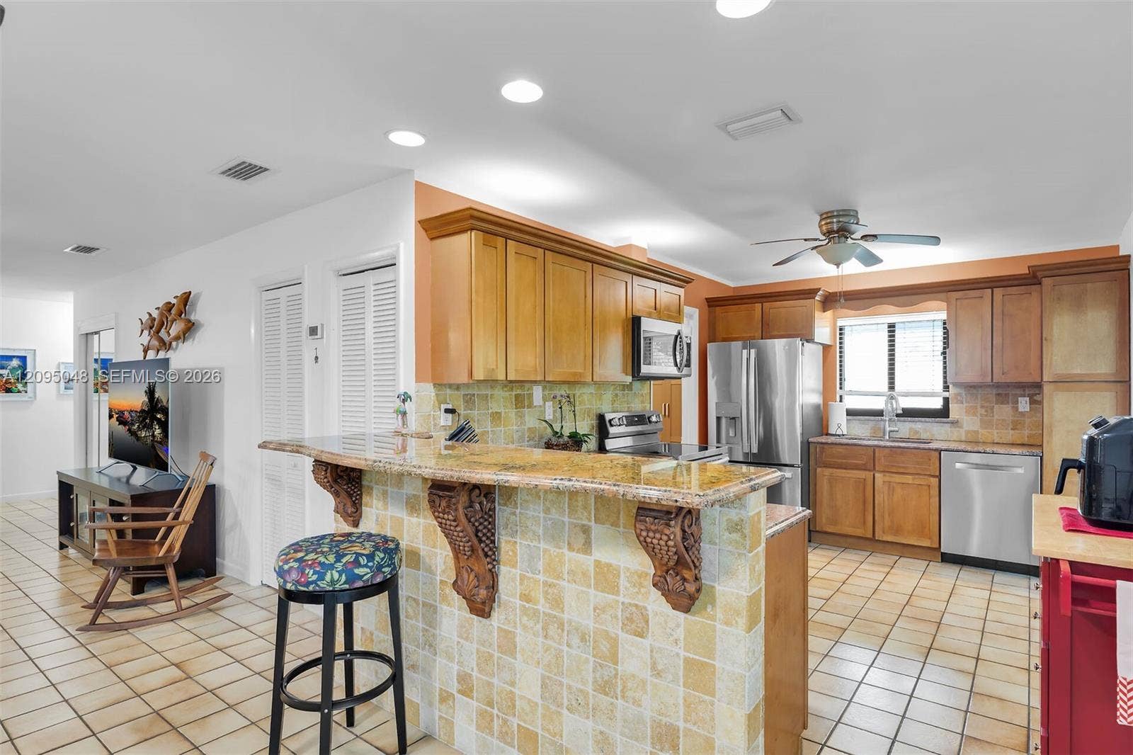 88 Marina Avenue, Key Largo, FL 33037 Kitchen Up