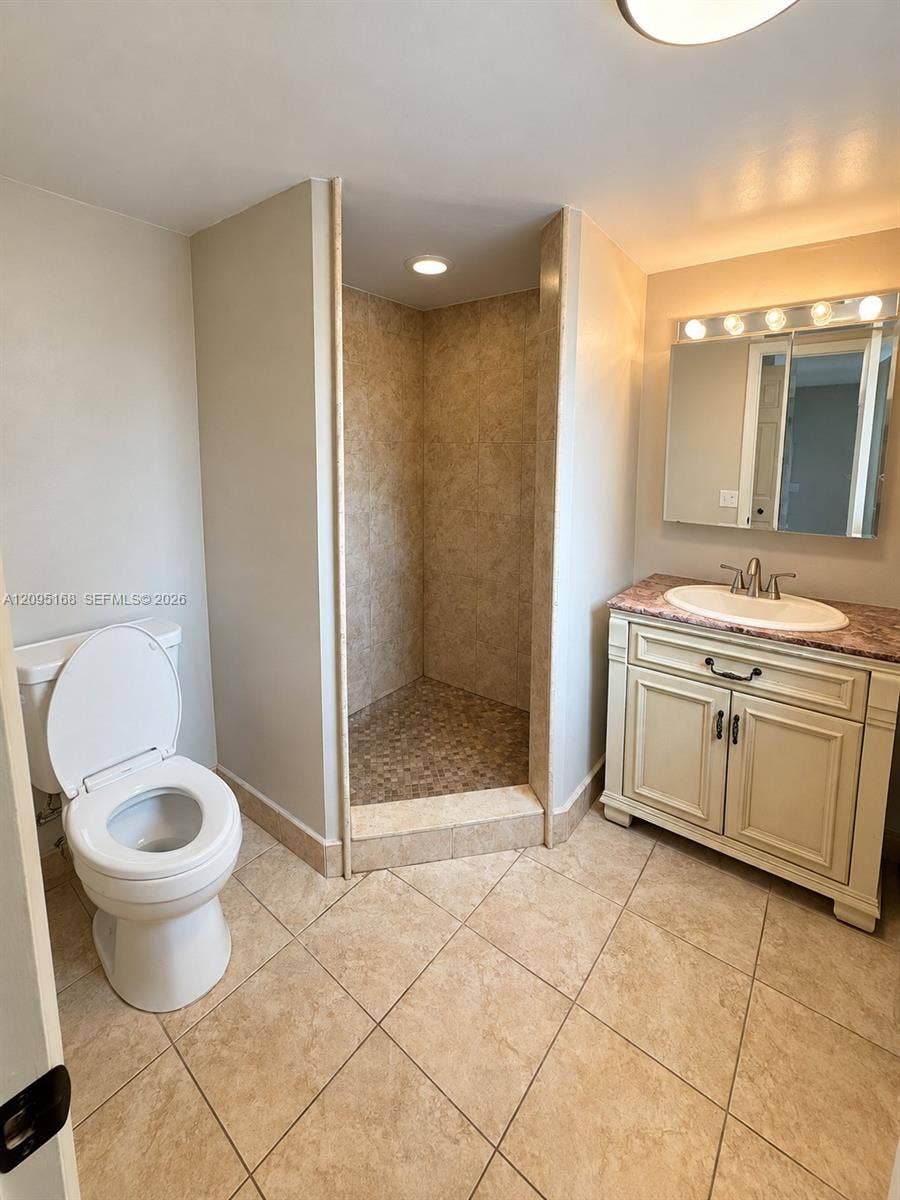 610 Tennis Club Drive, #303, Fort Lauderdale, Fort Lauderdale, FL 33311 Photo 9