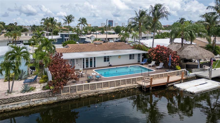 Property photo for 391 SE 16th Avenue, Pompano Beach, FL