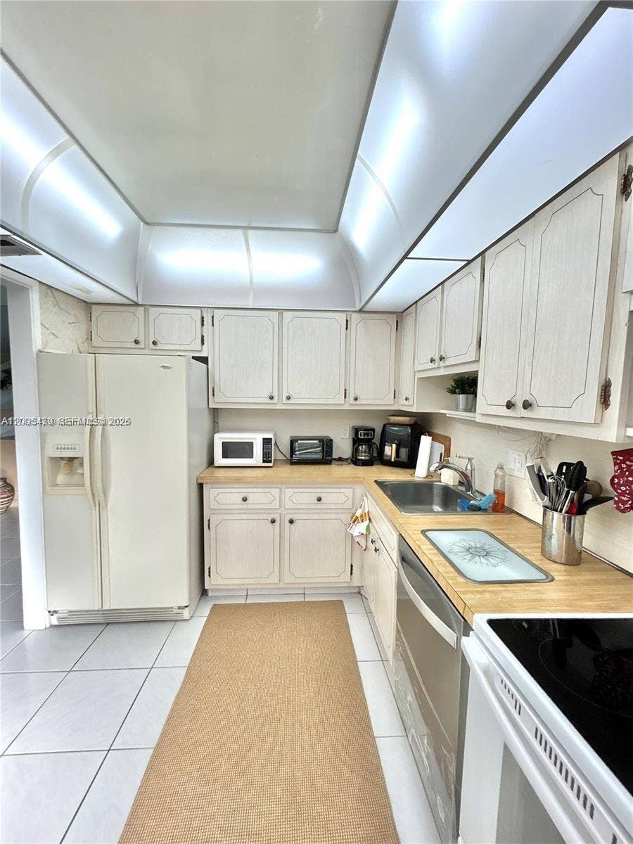 2900 N Palm Aire Drive, #210, Pompano Beach, FL 33069 Photo 4