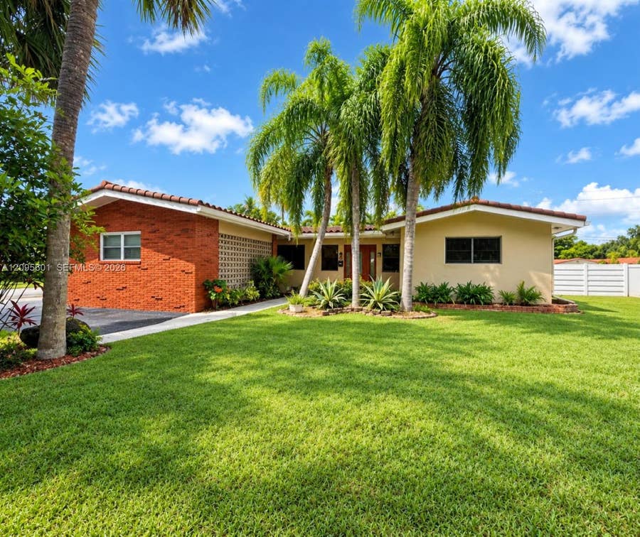 Property photo for 604 N Crescent Drive, Hollywood, FL