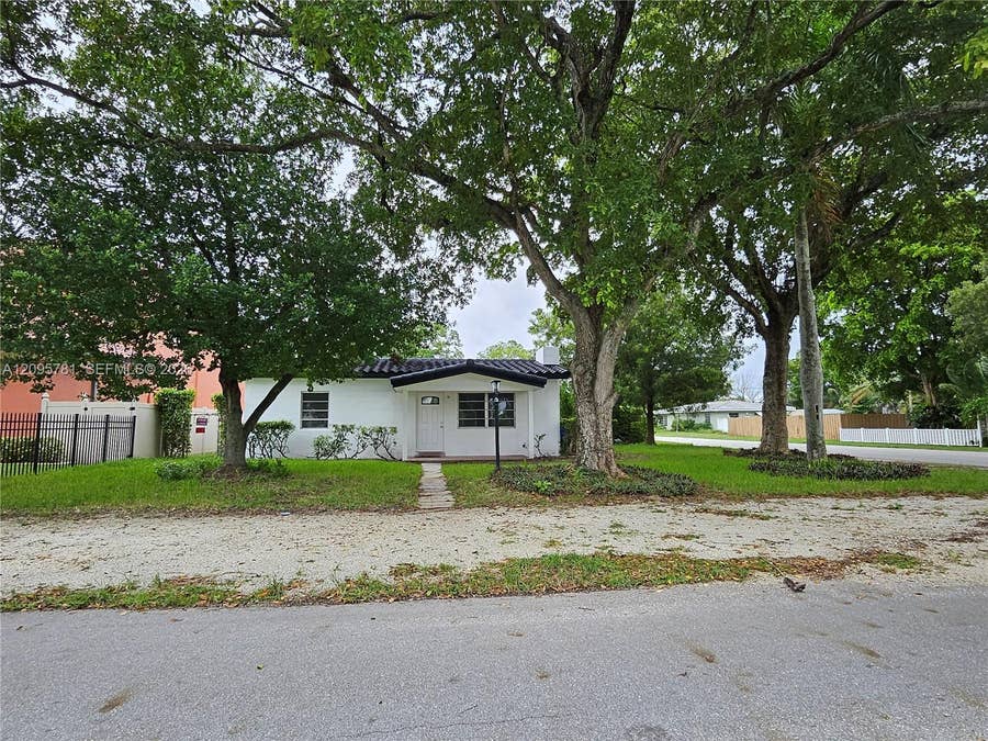 Property photo for 700 NE 7th Street, Pompano Beach, FL