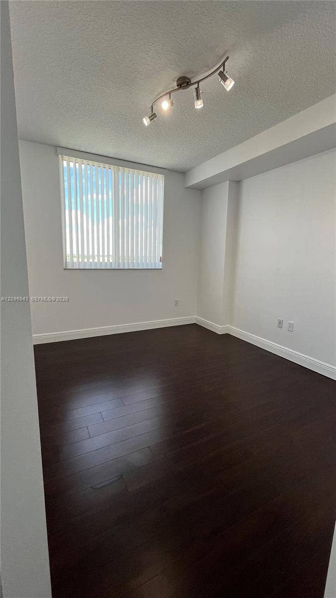 18800 NE 29th Avenue, #1023, Aventura, FL 33180 2n bathroom