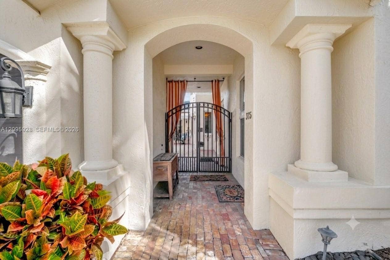 375 SW 16th Street, Boca Raton, FL 33432 Photo 2