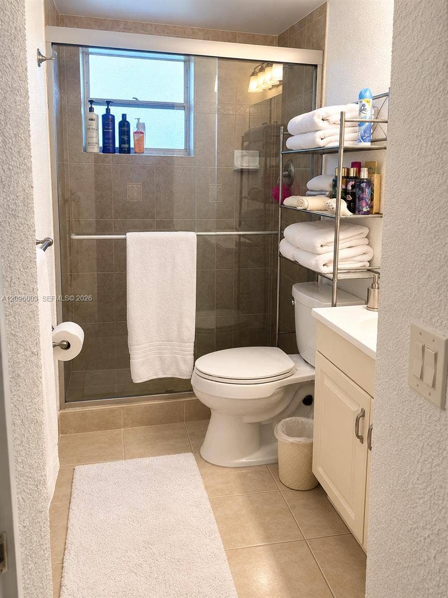 220 Kings Point Drive, #411, Sunny Isles Beach, Sunny Isles Beach, FL 33160 Photo 19