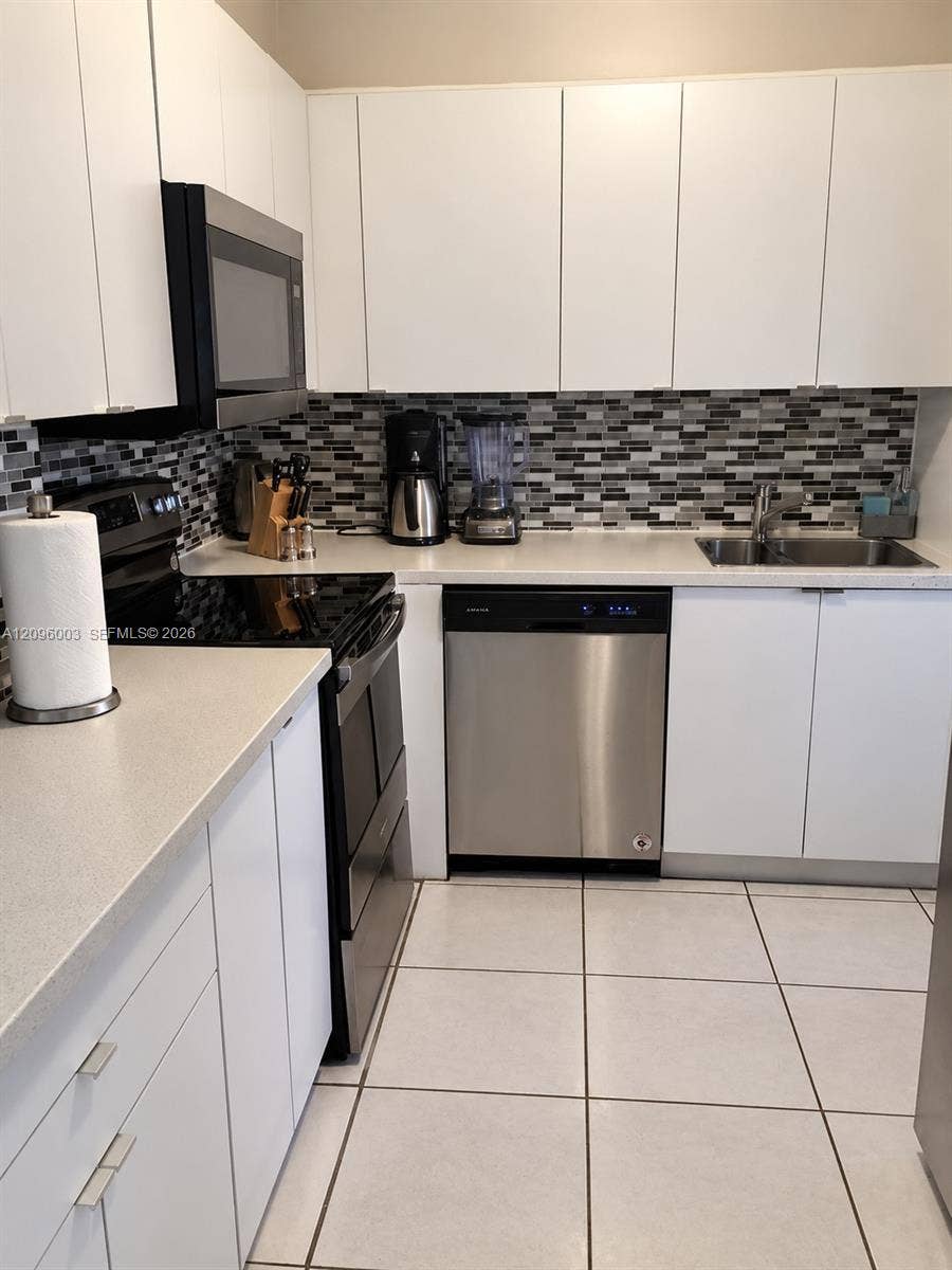220 Kings Point Drive, #411, Sunny Isles Beach, Sunny Isles Beach, FL 33160 Photo 8