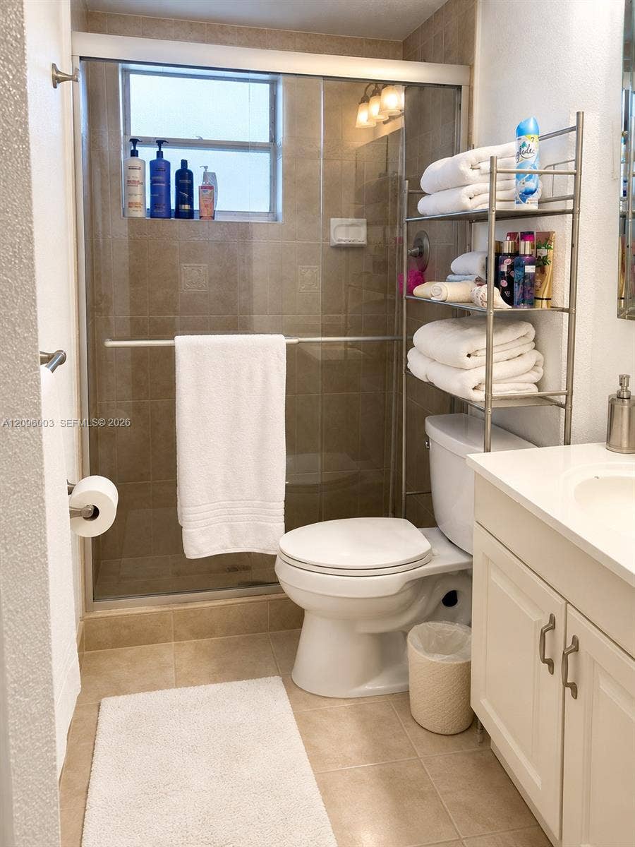 220 Kings Point Drive, #411, Sunny Isles Beach, Sunny Isles Beach, FL 33160 Photo 20