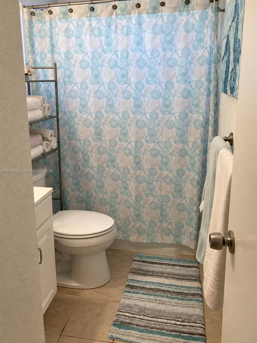 220 Kings Point Drive, #411, Sunny Isles Beach, Sunny Isles Beach, FL 33160 Photo 23