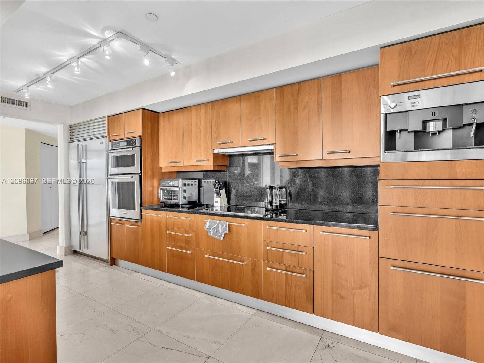 1331 Brickell Bay Drive, #901, Miami, FL 33131 Photo 18