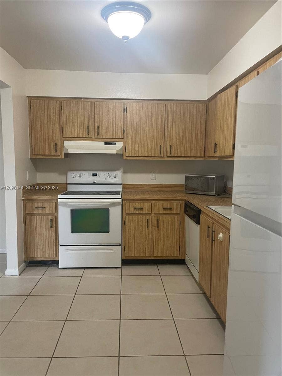 5872 E Bermuda Circle E, #0, West Palm Beach, West Palm Beach, FL 33407 Photo 5