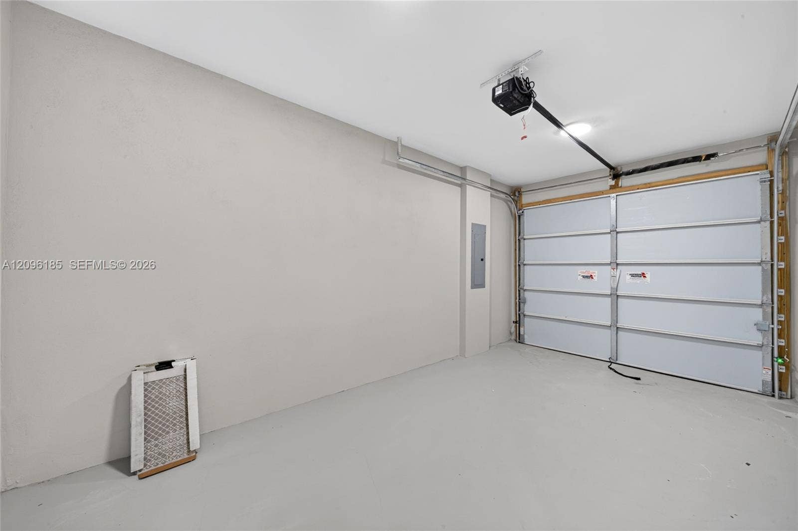 1 CAR GARAGE