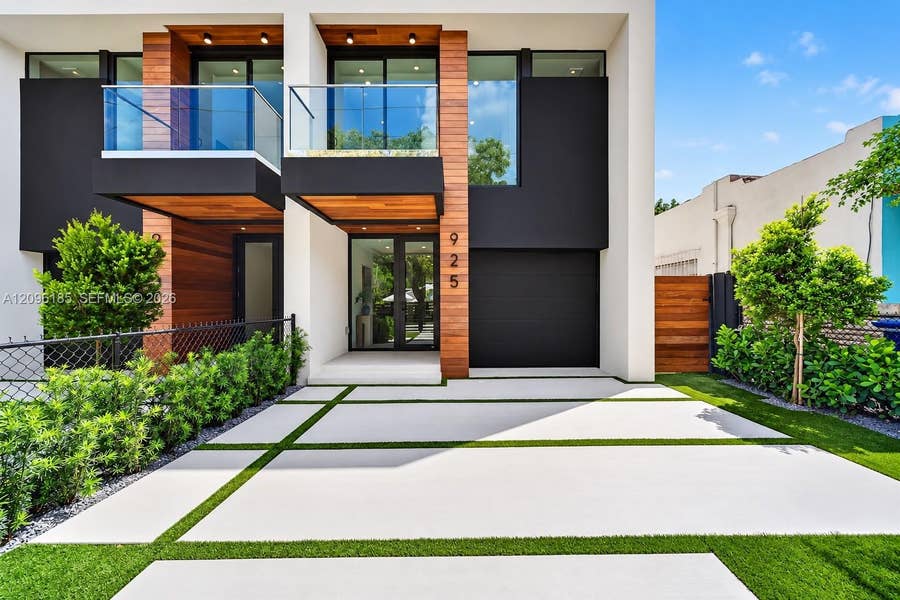 Property photo for 925 SW 10th Avenue, Miami, FL