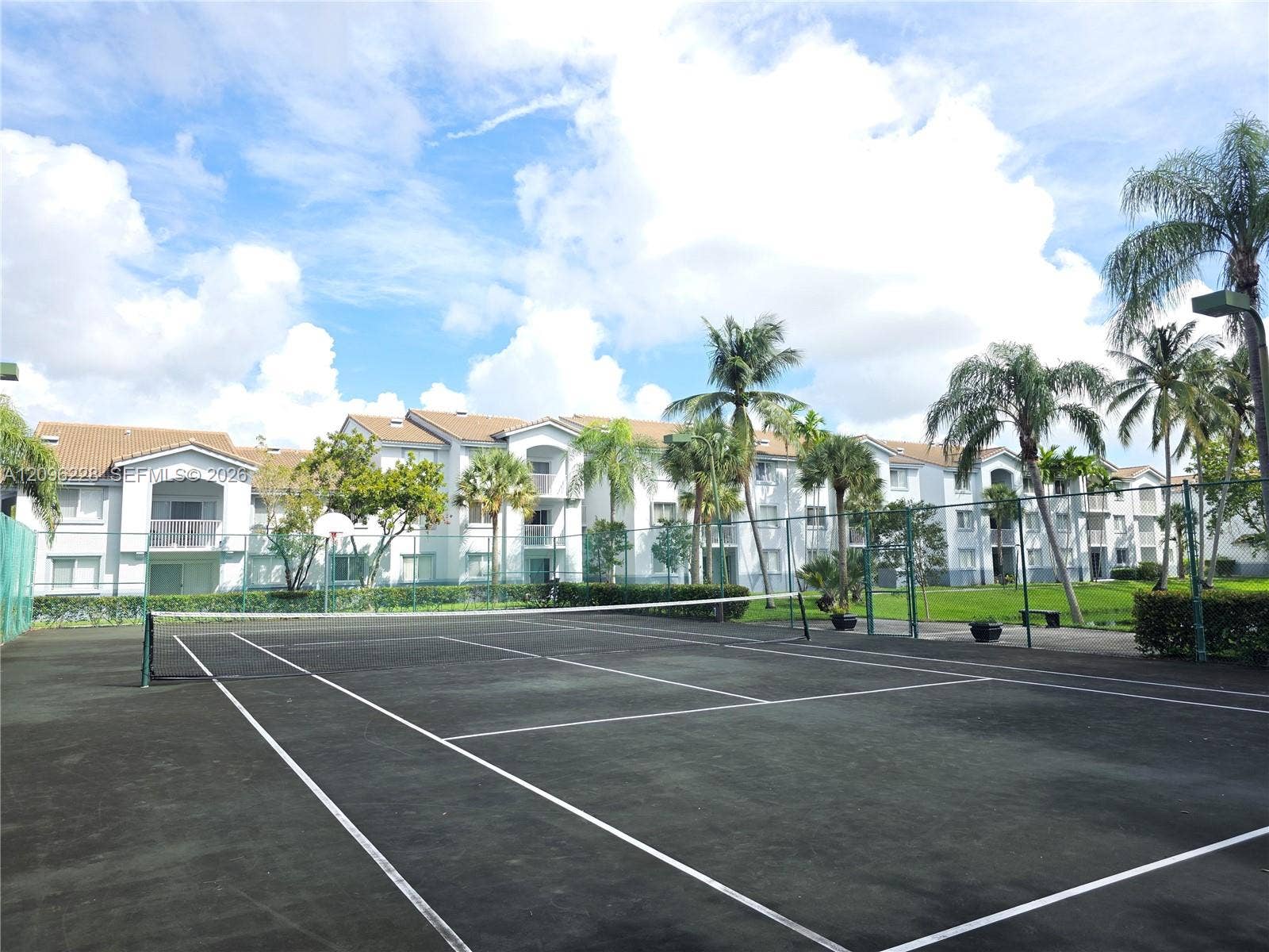 Multi-Sport Court Combining Basketball and Tennis