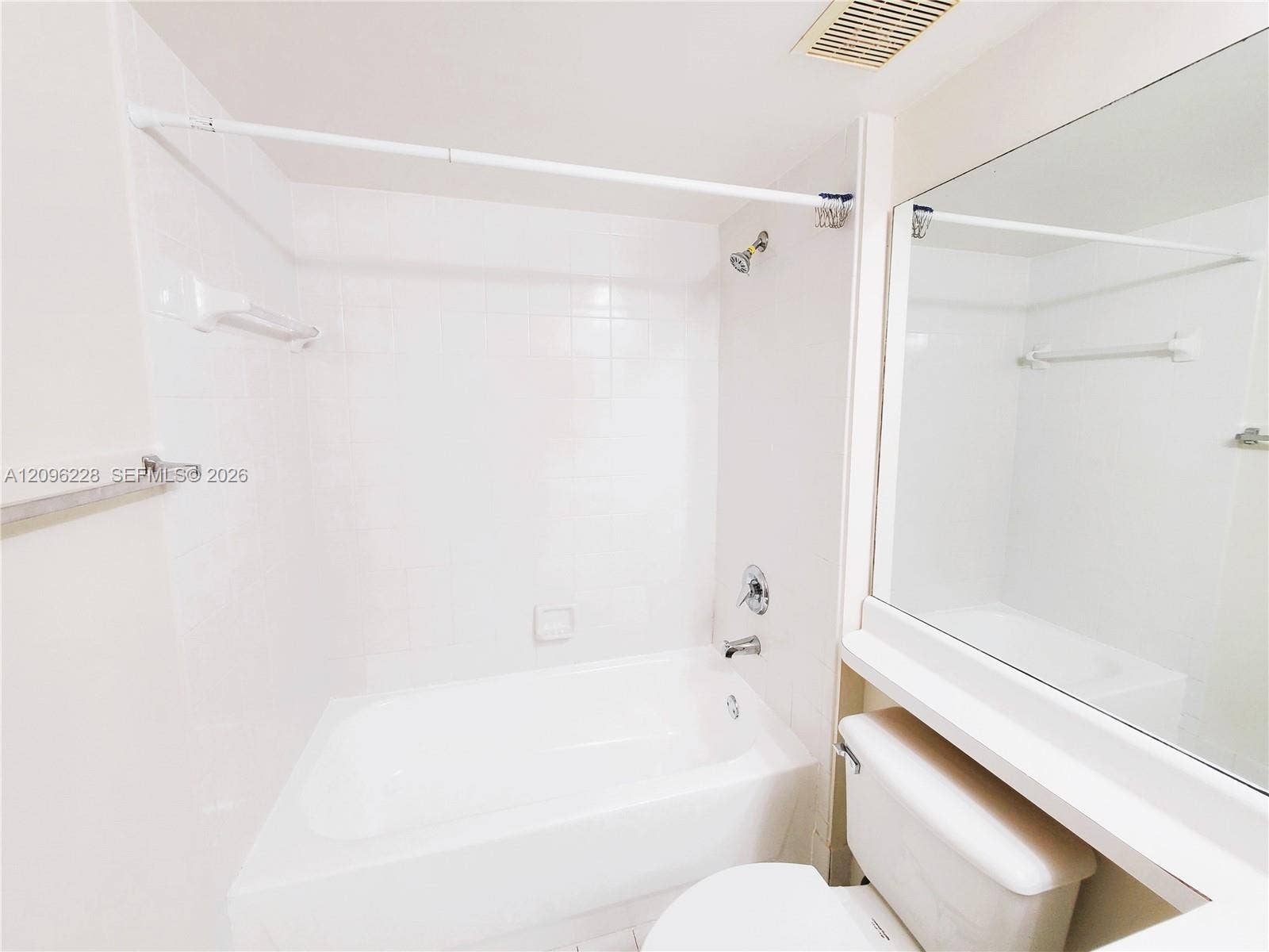 2nd Bathroom Shower/Bathtub