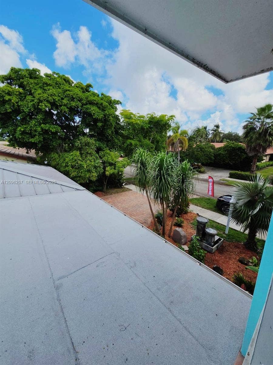 3660 N 53rd Avenue, Hollywood, FL 33021 Flat roof