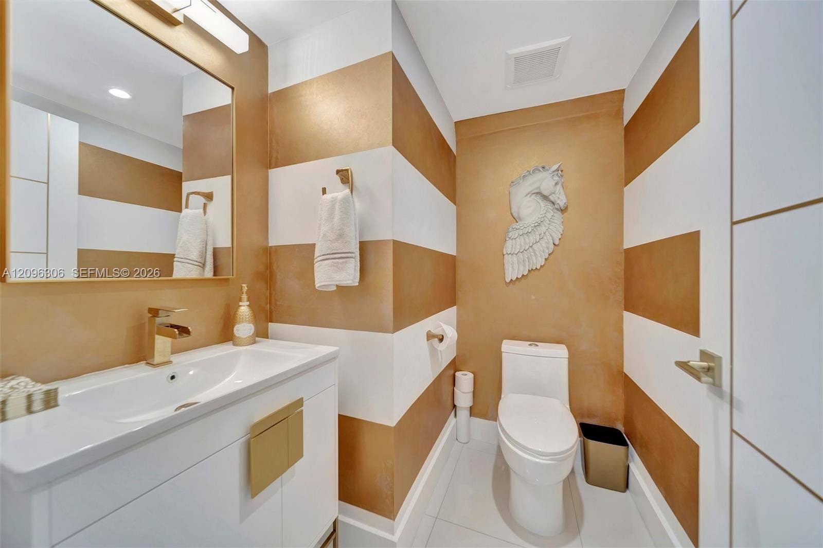 508 SE 1st Circle, Pompano Beach, FL 33060 Half bath off living area on 2nd floor